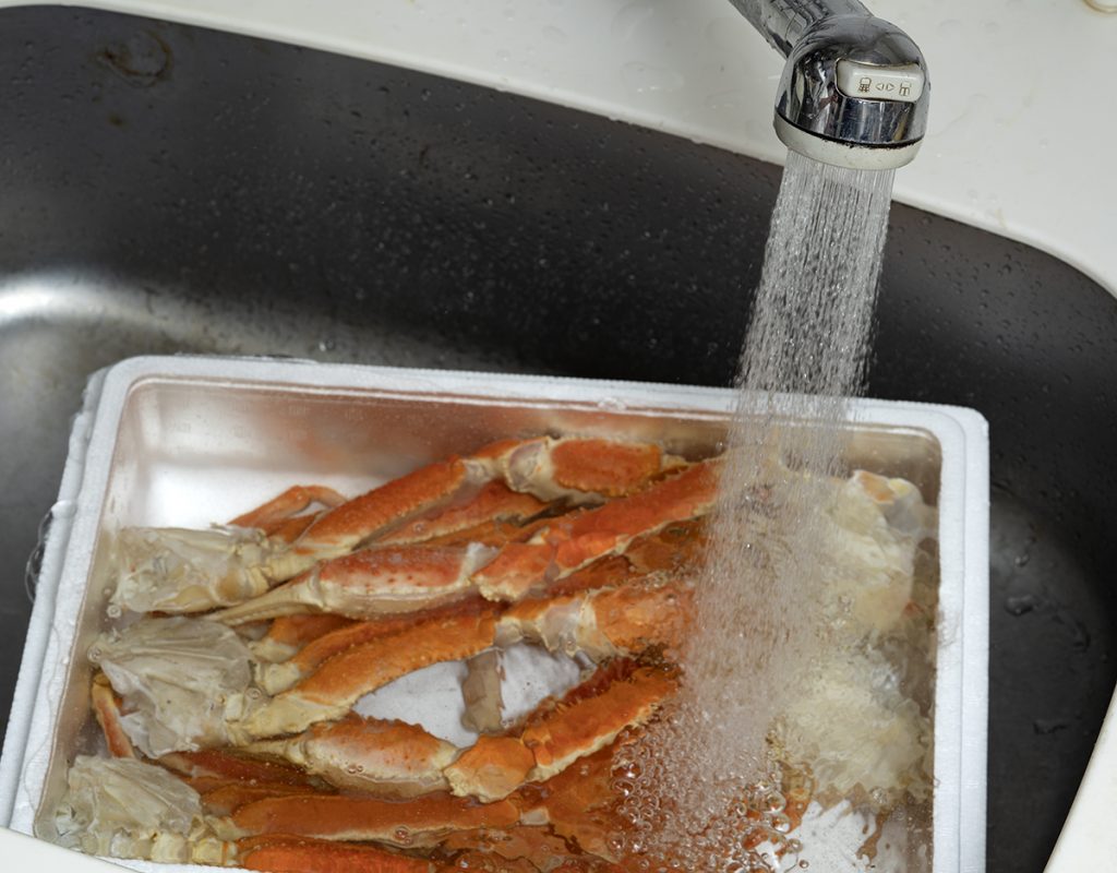 【プロが解説】カニが黒くなる「黒変」の正体とは？腐ってる？食べられる？業界の裏側と防止策を全暴露