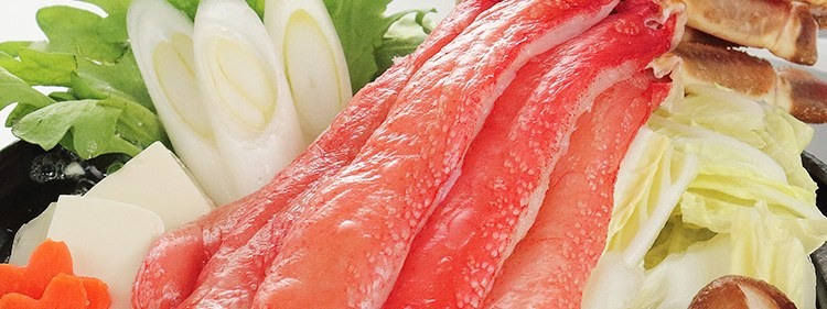 白ネギ・豆腐・白菜・人参と一緒に鍋に入ったカニのむき身