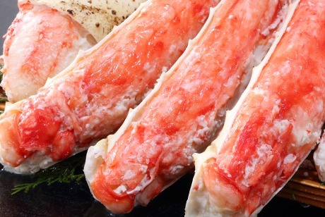 殻を片側だけ外したタラバの脚と、焼き目のついた殻