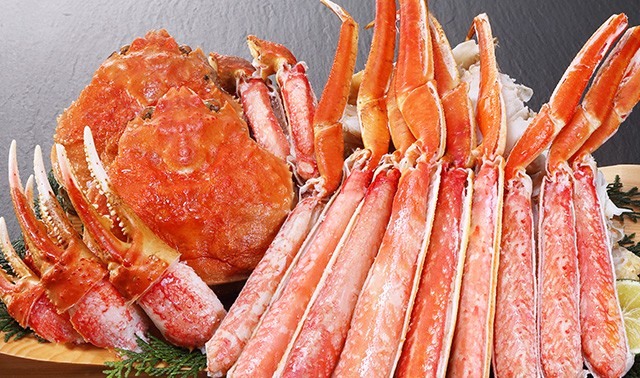 甲羅みそと、ボイルずわいの脚・爪・肩の半むき身
