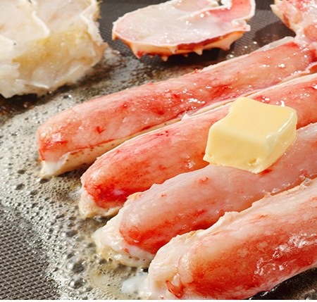 鉄板でバター焼きにしたタラバの脚の身