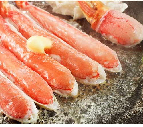 生ずわいの半むき身をバター焼きにしているところ