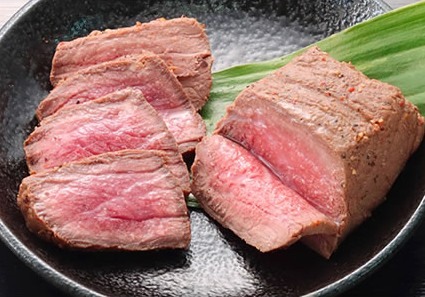 切り分けたローストビーフ